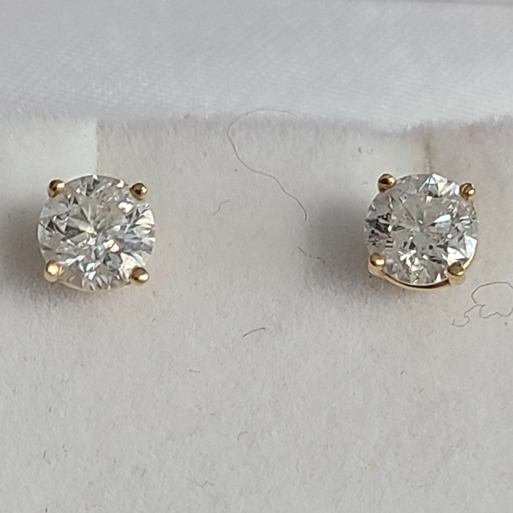 18K Diamond Stud Earrings